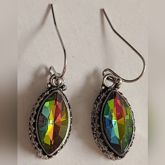 VINTAGE 3D RAINBOW IRIDESCENT TOPAZ CRYSTAL ANTIQUE SILVER DESIGN EARRINGS - Picture 9 of 17